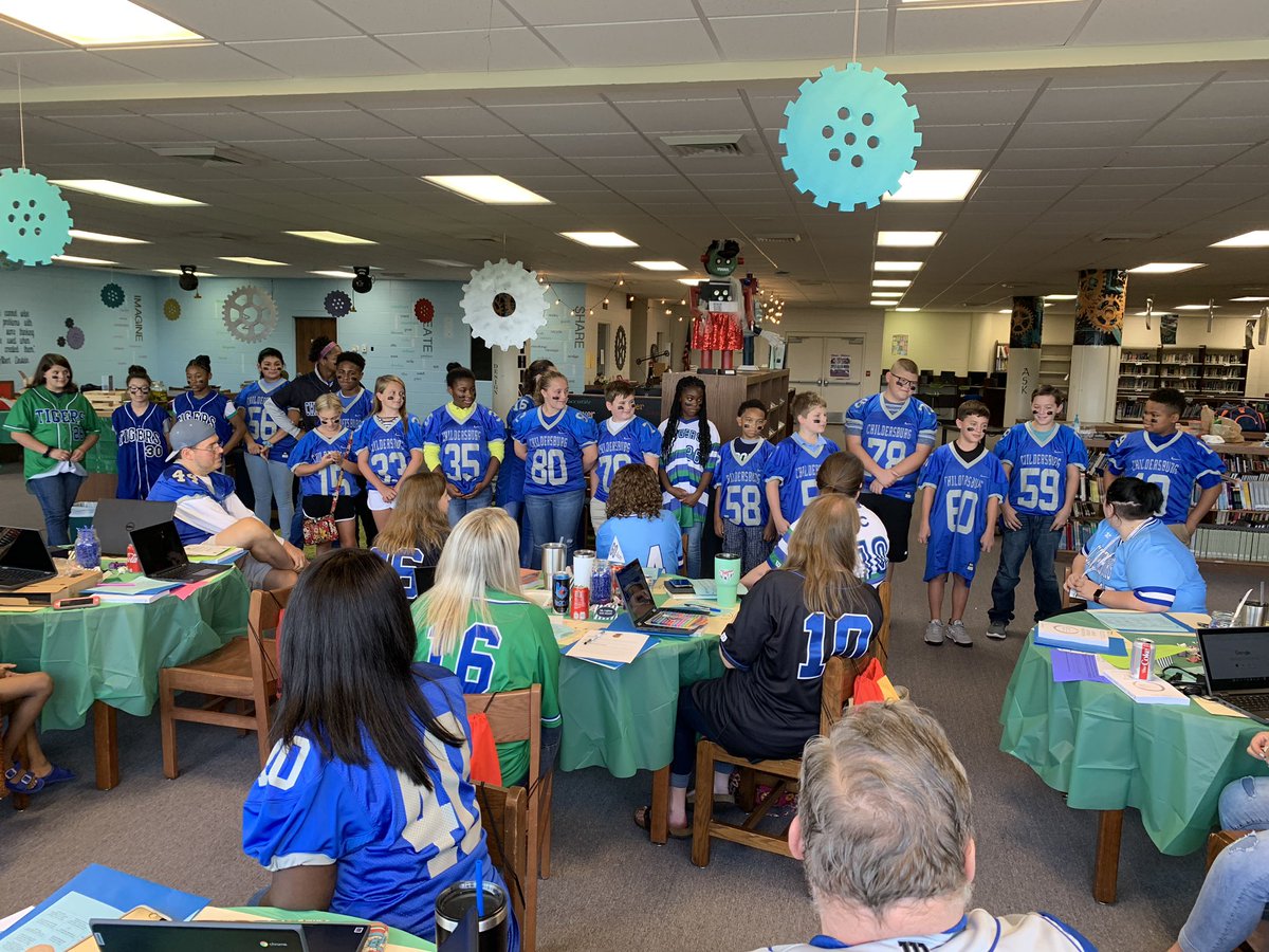 kcmteach's tweet photo. These student leaders blow me away! They are truly #LeadingTheWay! #EmpowerCMS #cmsgameready #DLPCoaching @jenajonescms @jackscms @Ash2teach09 @Cburgmiddle https://t.co/odMxxd6R4F