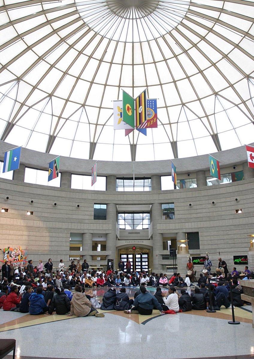 WSUHumClinic's tweet photo. Our community partner, Charles H Wright Museum has so many amazing and beautiful exhibits. Tours are offered daily, children are fascinated with all of the wonderful things to see. Schedule a visit today! #TheWrightMuseum #PublicHistory #HumanitiesClinic #DetroitMuseum https://t.co/iz3ABdALPP