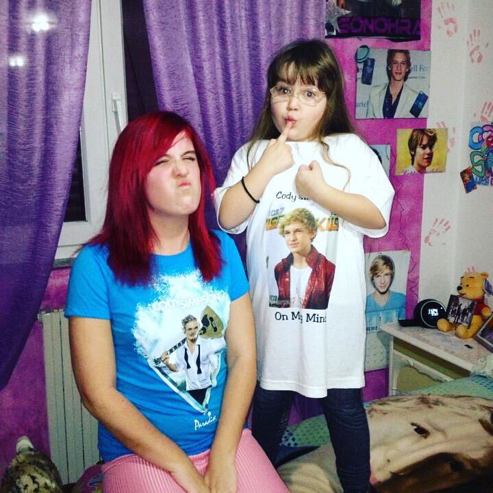 ultimatyong's tweet photo. Throwback of throwbacks me and my sister in 2012 partying like there were no tomorrow to the songs of #paradise #paradiseexpanded such great memories 💕 it makes me so happy. https://t.co/uWfyRshl5m