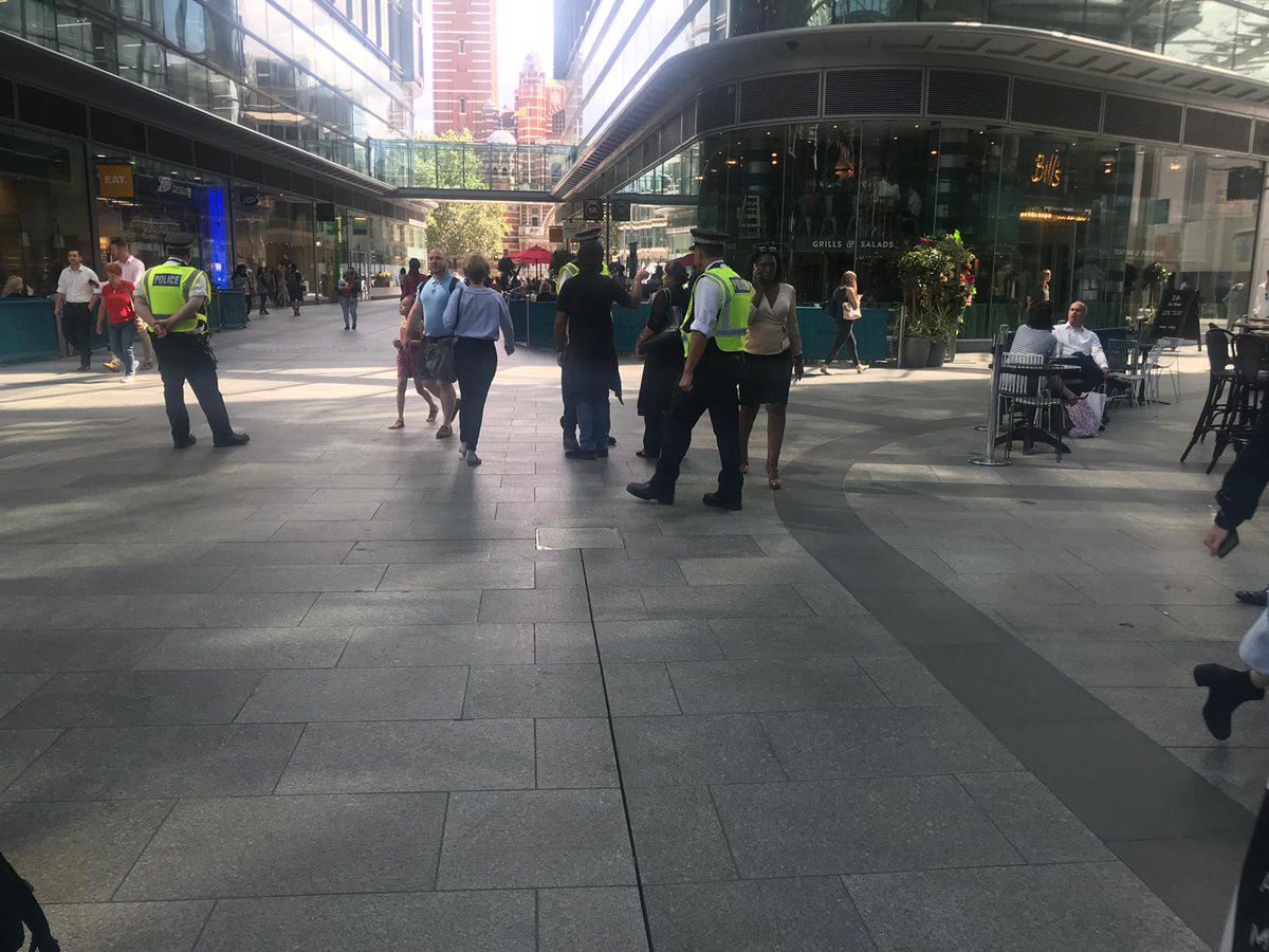 MPSWestminster's tweet photo. #ProjectServator team working with businesses, security teams &amp; you the public across Westminster to keep Londoners &amp; visitors safe. We couldn't do it without you. #SeeItSayItSorted #Teamwork #ActionCountersTerrrorism @VictoriaBID https://t.co/2LeIUGGEk8