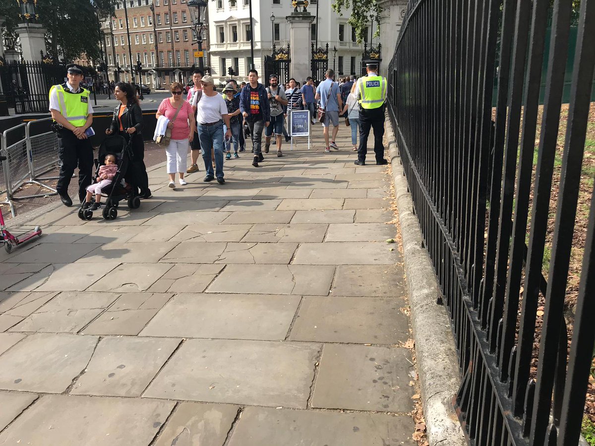 MPSWestminster's tweet photo. #ProjectServator team working with businesses, security teams &amp; you the public across Westminster to keep Londoners &amp; visitors safe. We couldn't do it without you. #SeeItSayItSorted #Teamwork #ActionCountersTerrrorism @VictoriaBID https://t.co/2LeIUGGEk8