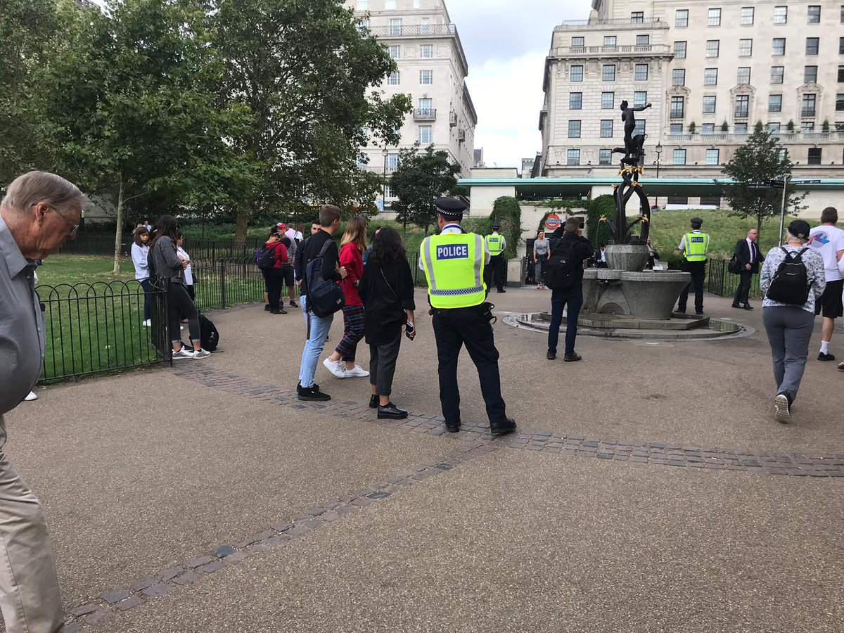 MPSWestminster's tweet photo. #ProjectServator team working with businesses, security teams &amp; you the public across Westminster to keep Londoners &amp; visitors safe. We couldn't do it without you. #SeeItSayItSorted #Teamwork #ActionCountersTerrrorism @VictoriaBID https://t.co/2LeIUGGEk8