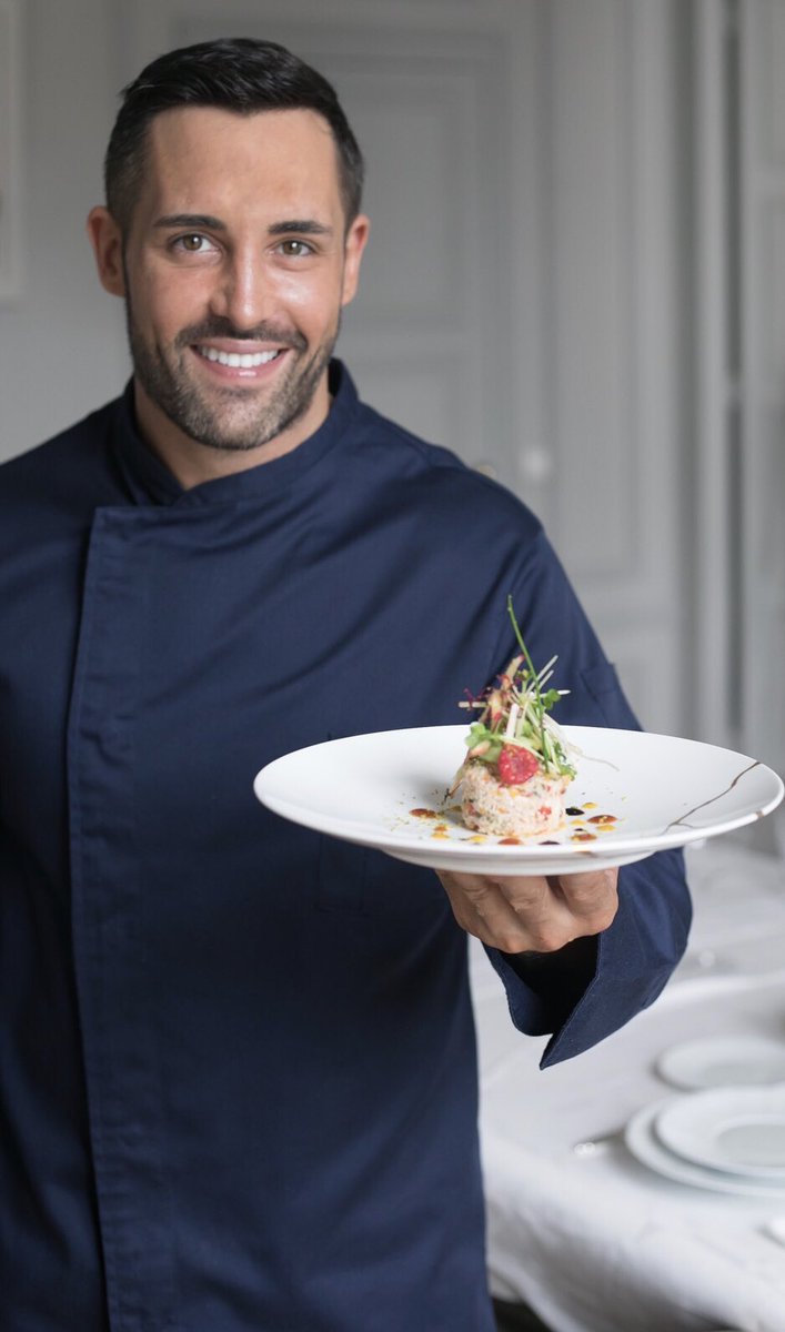 ChefValentin's tweet photo. À table!! Vous êtes prêts? #chefprive #chefvalentin #chefvalentinneraudeau #gourmandversuslight #paris https://t.co/qMwLFEdSRy