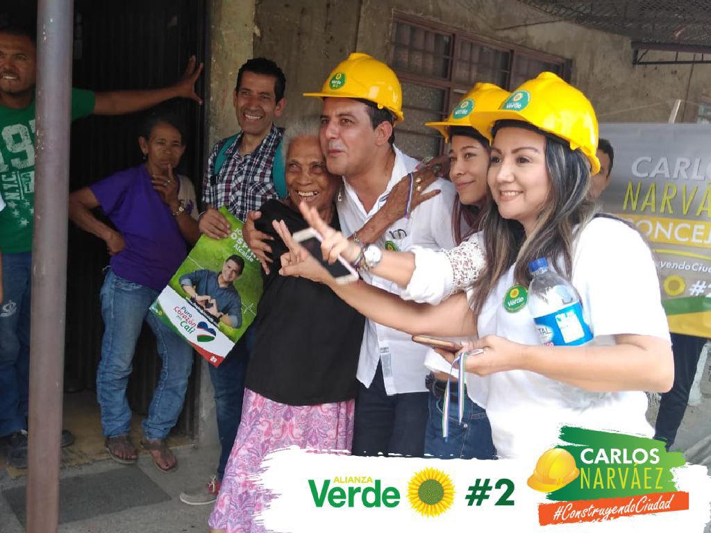 carlosnarzcali's tweet photo. Hoy 7 de agosto nos encontramos en una caminata en el barrio Alfonso López celebrando el #BicentenarioColombiano 🇨🇴. 
#ConstruyendoCiudad 👷🏻‍♂️🌻👷🏻‍♀️ #CaliCo #Concejo #Verde2 ✌️💚 https://t.co/P6qoQT2gCb