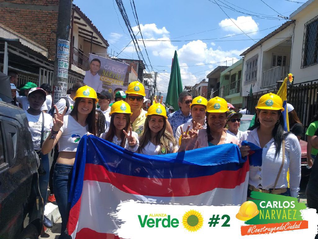 carlosnarzcali's tweet photo. Hoy 7 de agosto nos encontramos en una caminata en el barrio Alfonso López celebrando el #BicentenarioColombiano 🇨🇴. 
#ConstruyendoCiudad 👷🏻‍♂️🌻👷🏻‍♀️ #CaliCo #Concejo #Verde2 ✌️💚 https://t.co/P6qoQT2gCb