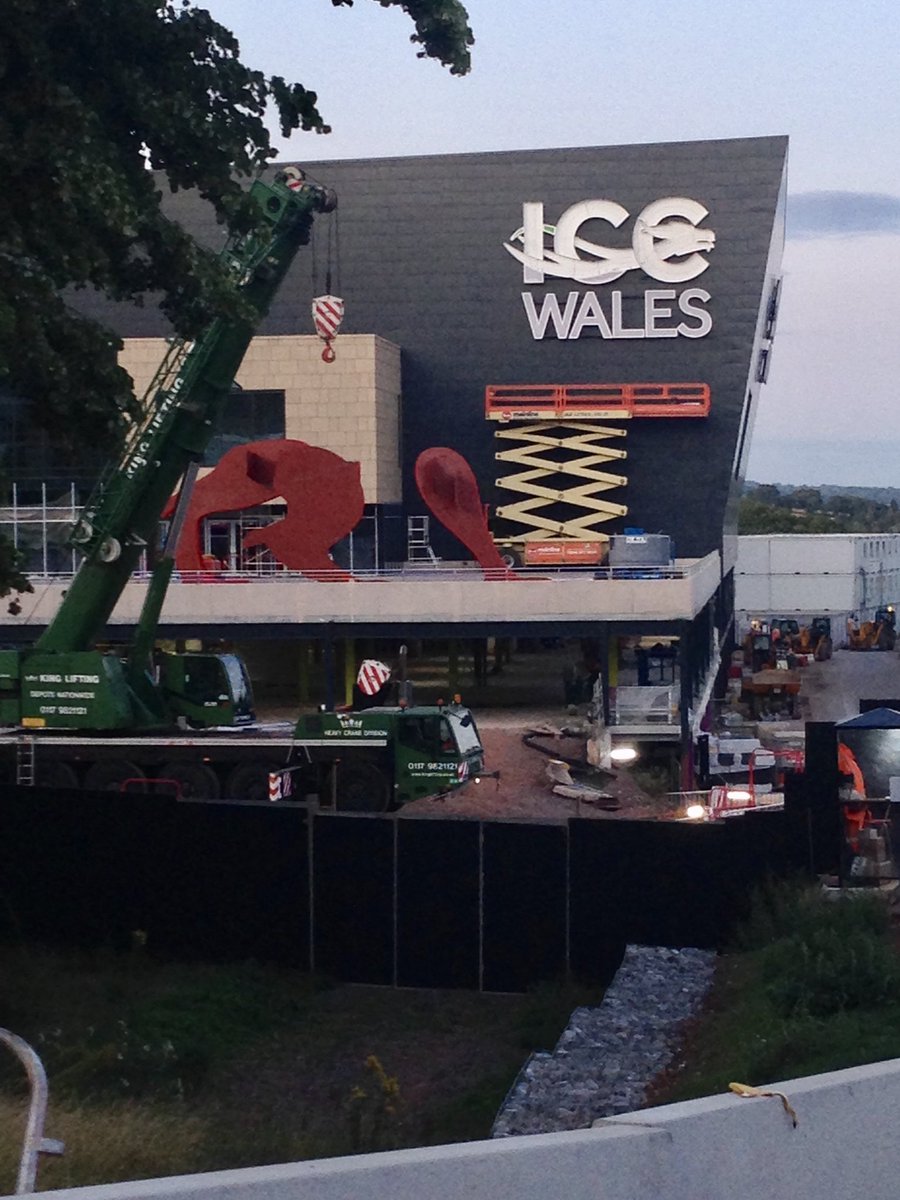 mollett_nancy's tweet photo. Someone is tiptoeing onto the plaza at ⁦@ICCWales⁩ #welshdragon https://t.co/VEYEj2zkmM