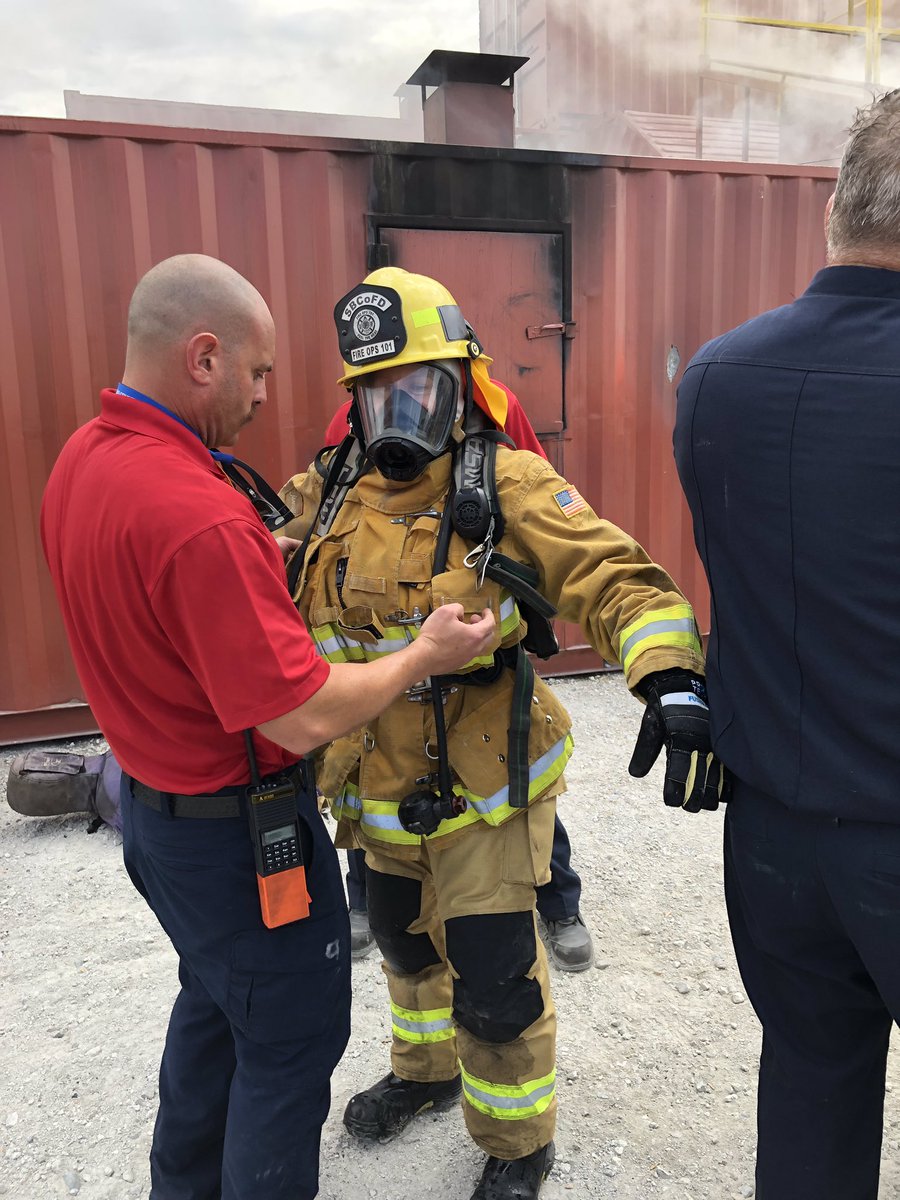 SBCOUNTYFIRE's tweet photo. Turnouts and the self-contained breathing apparatus are heavy and hot, but critical to the protection of Firefighters. Guests dons their Personal Protective Equipment before entering the burn box. #SBCoFireOps101 https://t.co/Ctmp0bKj09