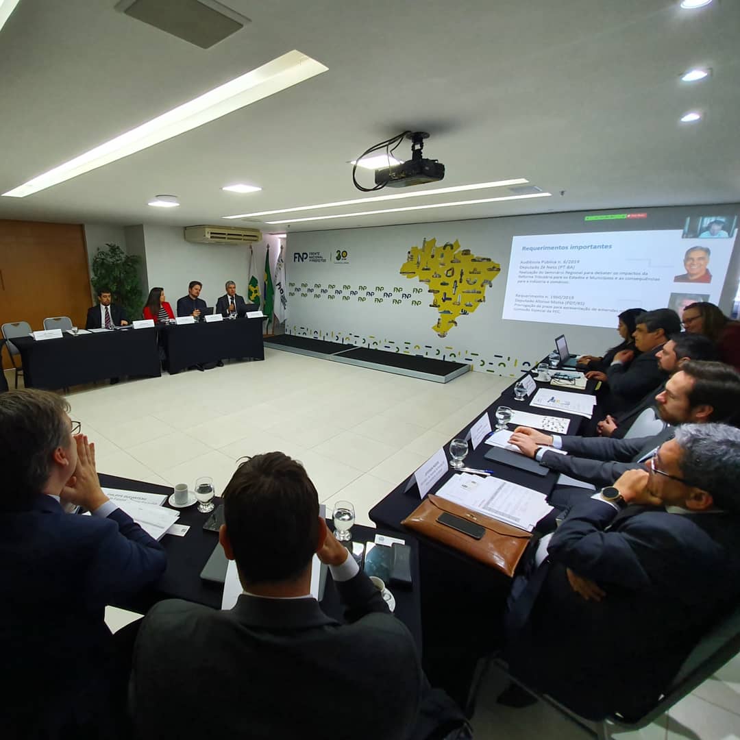 Abrasf's tweet photo. Abrasf e @FNPrefeitos se reuniram para tratar da reforma tributária.💰
No encontro foram elencados pontos importantes do posicionamento municipalista.
#ReformaTributária #AutonomiaMunicipal #FinançasPúblicas #Tributação #ISS #Abrasf #FNP https://t.co/cFRDITNixo