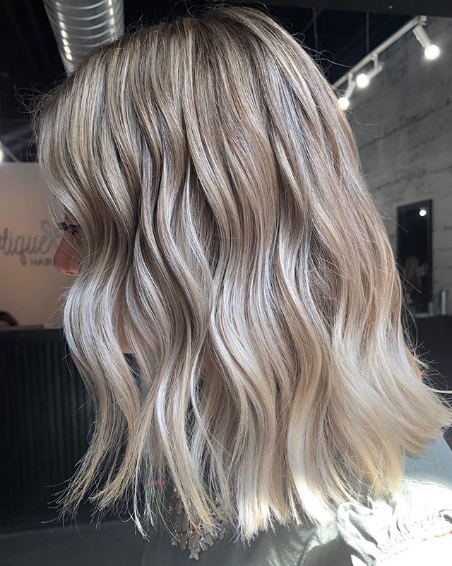 The dreamiest blonde bob 💛 hair by <a href="/ayla/">deniz</a>.singer