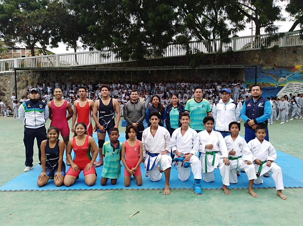 fedesantaelena's tweet photo. Exhibición de los deportes de Karate Do y Lucha Olímpica en la Unidad Educativa Santa María del Fiat 🤼‍♂️🥋 

#VAMOSPORTODO #ElDeporteNosUne🤝 #karatedo🥋 #lucha🤼‍♂️ #FEDESEACTIVO #ELDEPORTEENACCION 💪 @ Santuario Santa Maria del Fiat https://t.co/zZiz9LU8lv