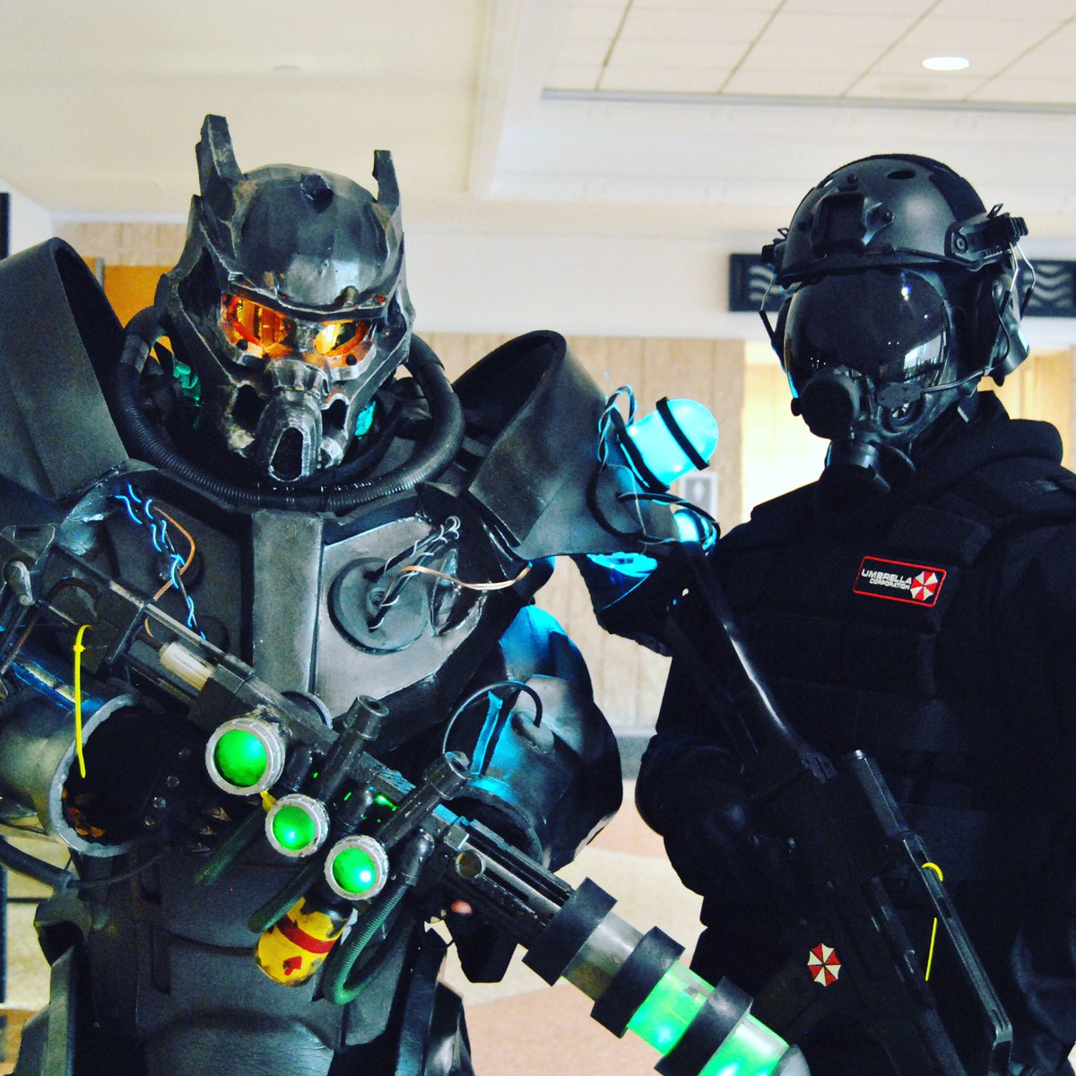 SoldierUmbrella's tweet photo. @Tampabaycomiccon 
#cosplayers #umbrellacorporation #ResidentEvil #fallout #ComicCon https://t.co/phKk3CrzNh
