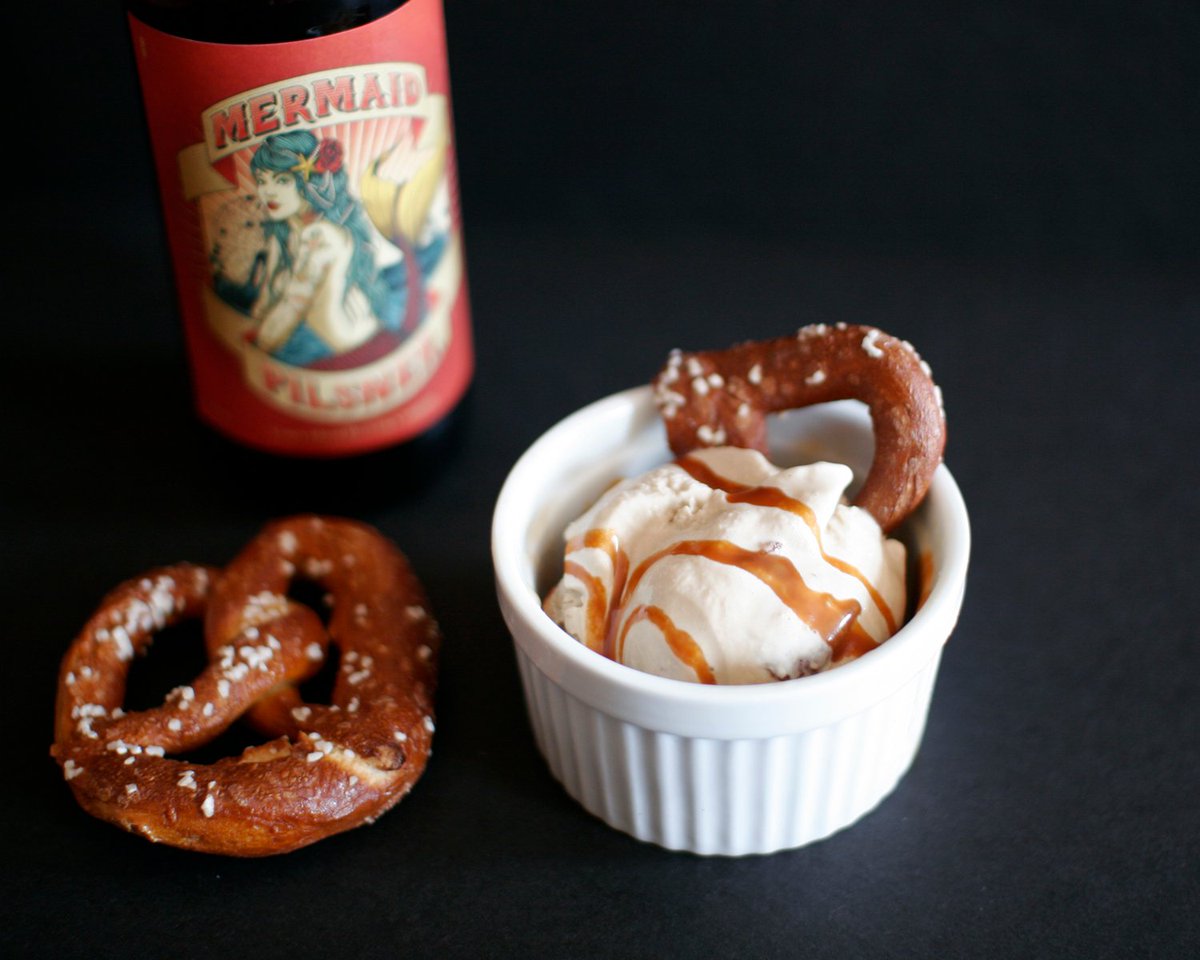 Coney Island Crunch is back! 🥨🍺🎡 Salted pretzel ice cream with bits of chocolate-covered pretzels and a beer-caramel swirl featuring @coneyislandbeer.