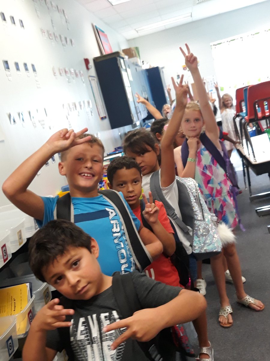 elacreales1's tweet image. #MAfirstday Sra. Reales and Sra. Ortega's first day of school was mega-super-extremely awesome! (That was their feedback at the end of the day). Love my second graders!