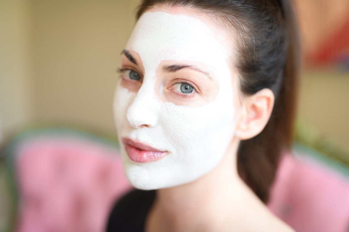 SeilerSkin's tweet image. Clarifying Clay Masque from @skinceuticals is the at-home spa treatment you deserve! 💆 This relaxing product cleanses pores and removes impurities to give your skin that post-facial glow. #Shop this product and other #facemasks through our store: bddy.me/2TdHW6I
