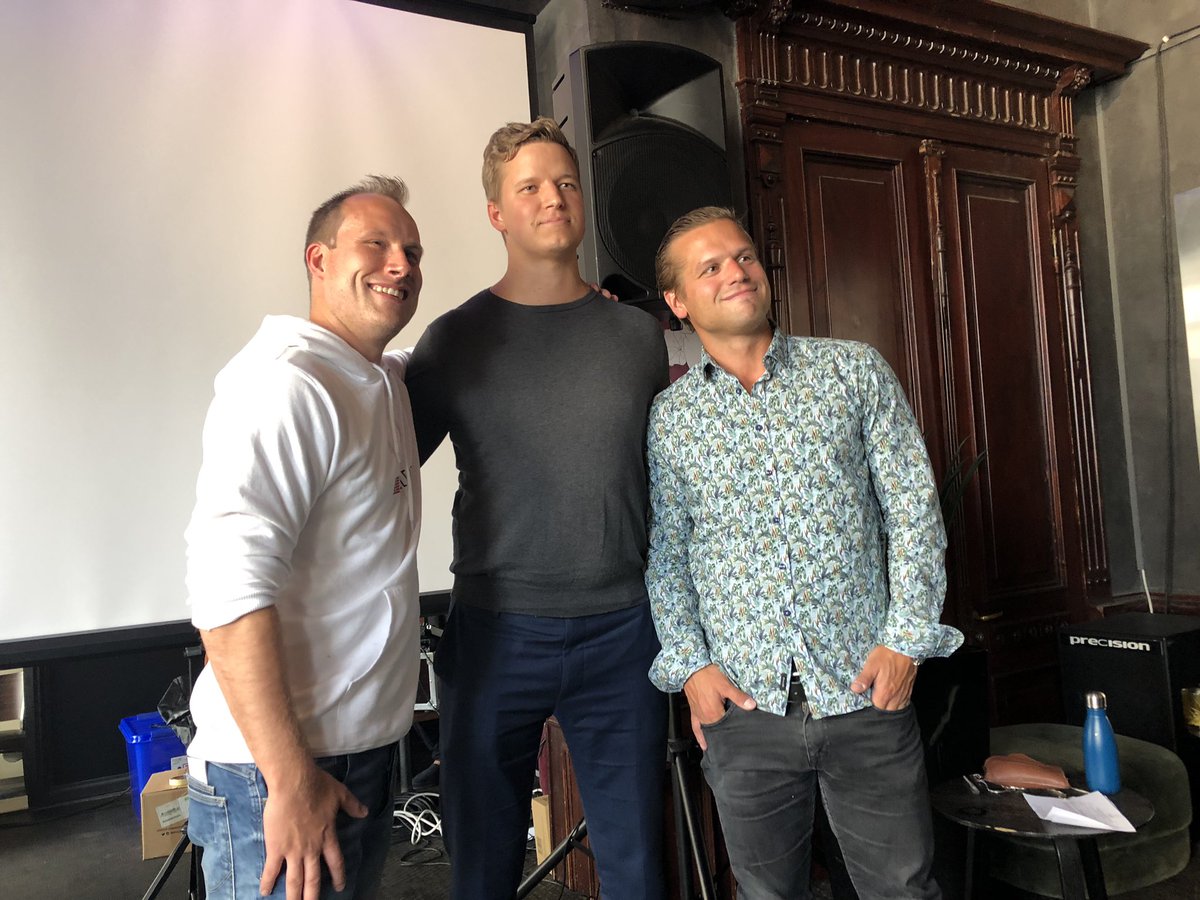 Olipa huikea setti tänään sosiaalisen median vaikuttajilta. Kiitos <a href="/SaniLeino/">Sani Leino</a>, <a href="/SamuliSalonen_/">Samuli Salonen</a> ja <a href="/ilkkai/">Ilkka Iivonen</a> sekä <a href="/Hartwall/">Hartwall</a>. Timanttista asiaa henkilö- ja asiantuntijabrändistä Groteskissa 💎.
#afteretkot #hartwall