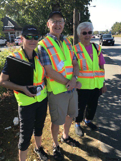 icbc's tweet image. #CellWatch was out in full force this morning! Volunteers with  @LangleyRCMP were on 200 Street at 64 Avenue reminding drivers to stay off their phones while driving. #EyesFwdBC