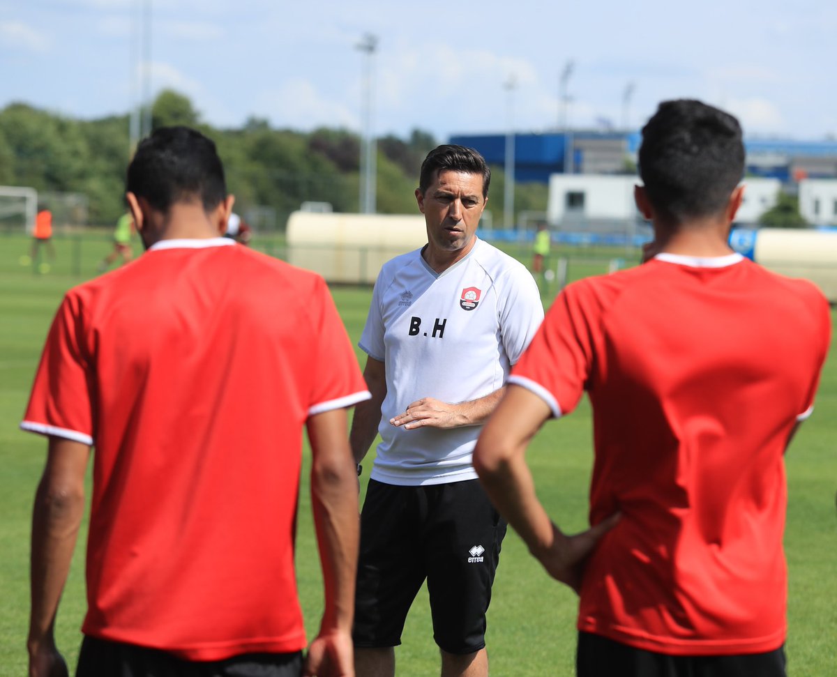 alraedclub's tweet photo. 📃|| 1-3 أدى فريق #الرائد تمرينه اليوم الاربعاء بقادة بيسنيك هاسي في ملاعب نادي جينك وجاءت التمارين فيها على تمرير الكرات القصيرة في مساحات ضيقة 
#معسكر_الرائد_بلجيكا https://t.co/JB94nnxQlU