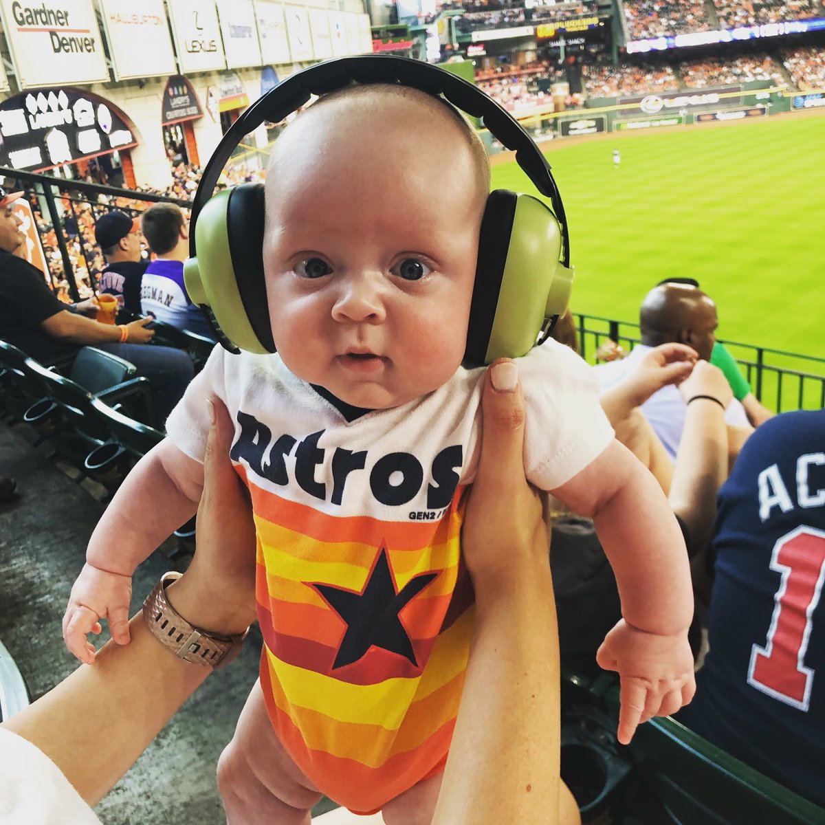 mrsnice203's tweet photo. #firstastrosgame #GoStros @blummer27 @toddkalas @JuliaMorales https://t.co/brDTI7jBcI