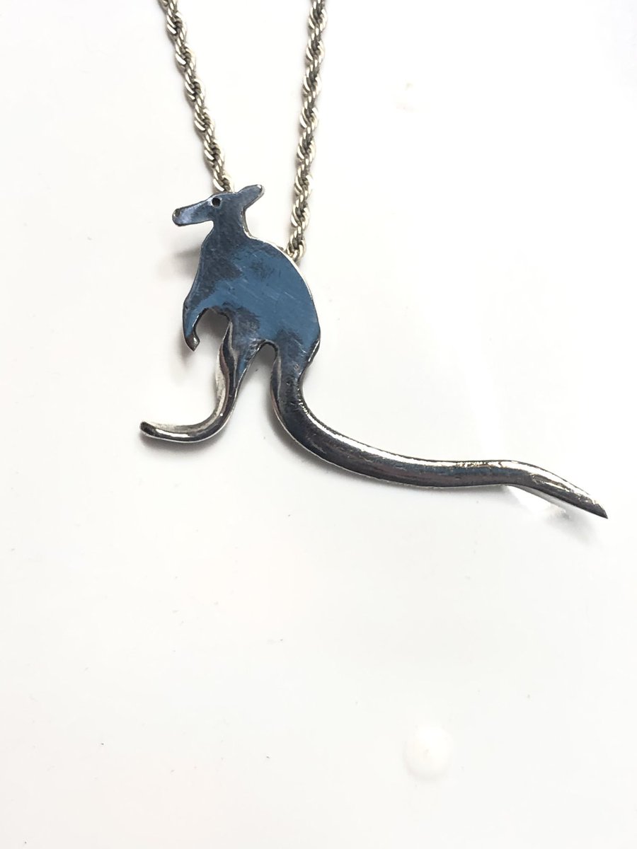 FlatcreationSS's tweet photo. Hello everyone ๐ I was sitting here in my shop and a friend online asked if anyone had made a kangaroo ๐ฆ before? I have had one on my build list for a while now. A little bit later this little guy was bouncing around. He is made from an old fork. #flatwarecreationss https://t.co/Iwk9fkWqy2