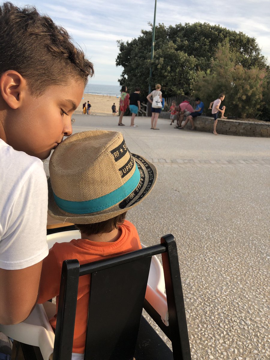 Petite , toutes  mes vacances étaient  chez  Pierre et Vacances  aujourd’hui retour aux sources ...Même endroit même plaisir même sourires  ....  @pierreetvacances <a href="/PVPortBourgenay/">Pierre & Vacances Port Bourgenay</a> #vacancesenfamille toujours au top
