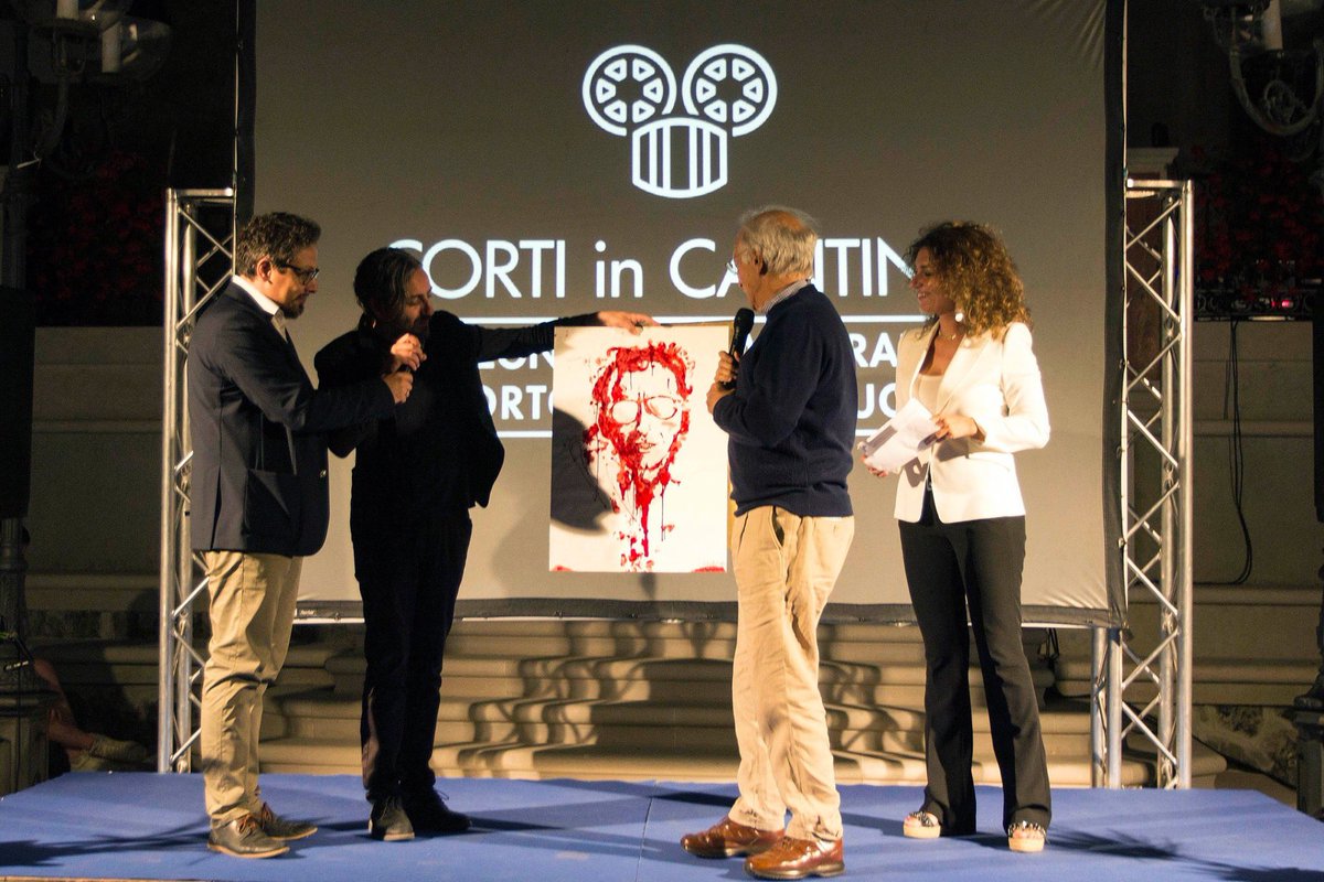 sergioragone's tweet photo. Eravamo io, Ruggero Deodato, Silvio Giordano, Margherita Sarli... #cosedicinema #luogoideale https://t.co/YausdTvzWg