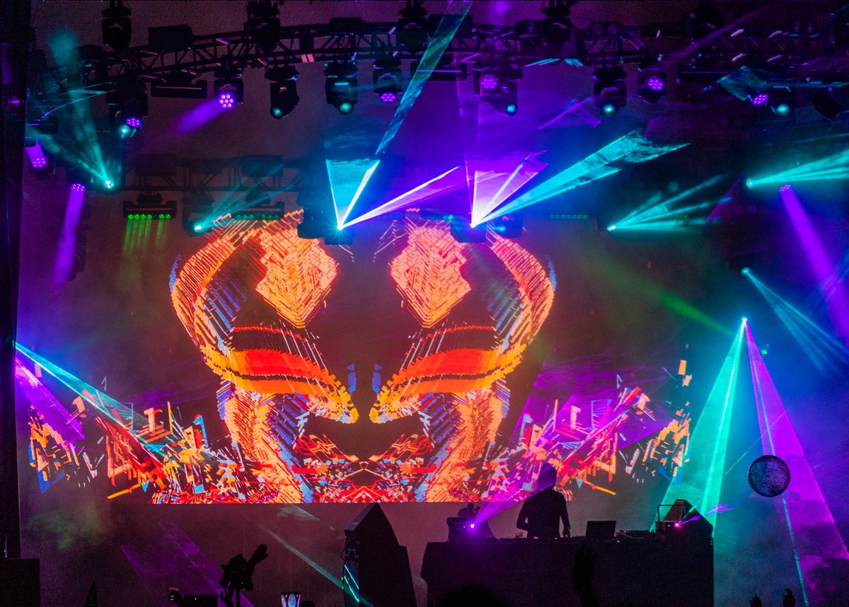 evrglomedia's tweet photo. Beast Mode 🔥🤘
Who wants another @CloZeeMusic @Android_Jones collab? We do 👀❤️
.
.
.
@AriseFestival
#evrglomedia #clozee #arise #arisefestival #androidjones #microdosevr #microdose #videography #virtualreality #colorado https://t.co/WIFYiqtAHz