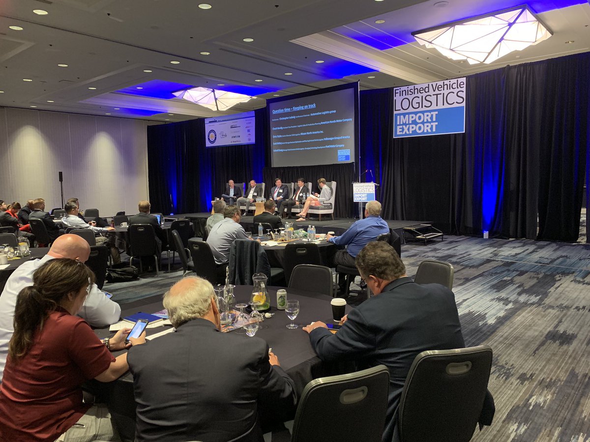 mallard44's tweet photo. Cracking last session for #FVLIE with Chris Styles @NissanUSA Chuck Kendig @AmericanHonda Scott Mabry @VW &amp; Leland Chang @Ford with Chris Ludwig from @Auto_Logistics moderating with his legs out. https://t.co/vuGZVoK9Pa