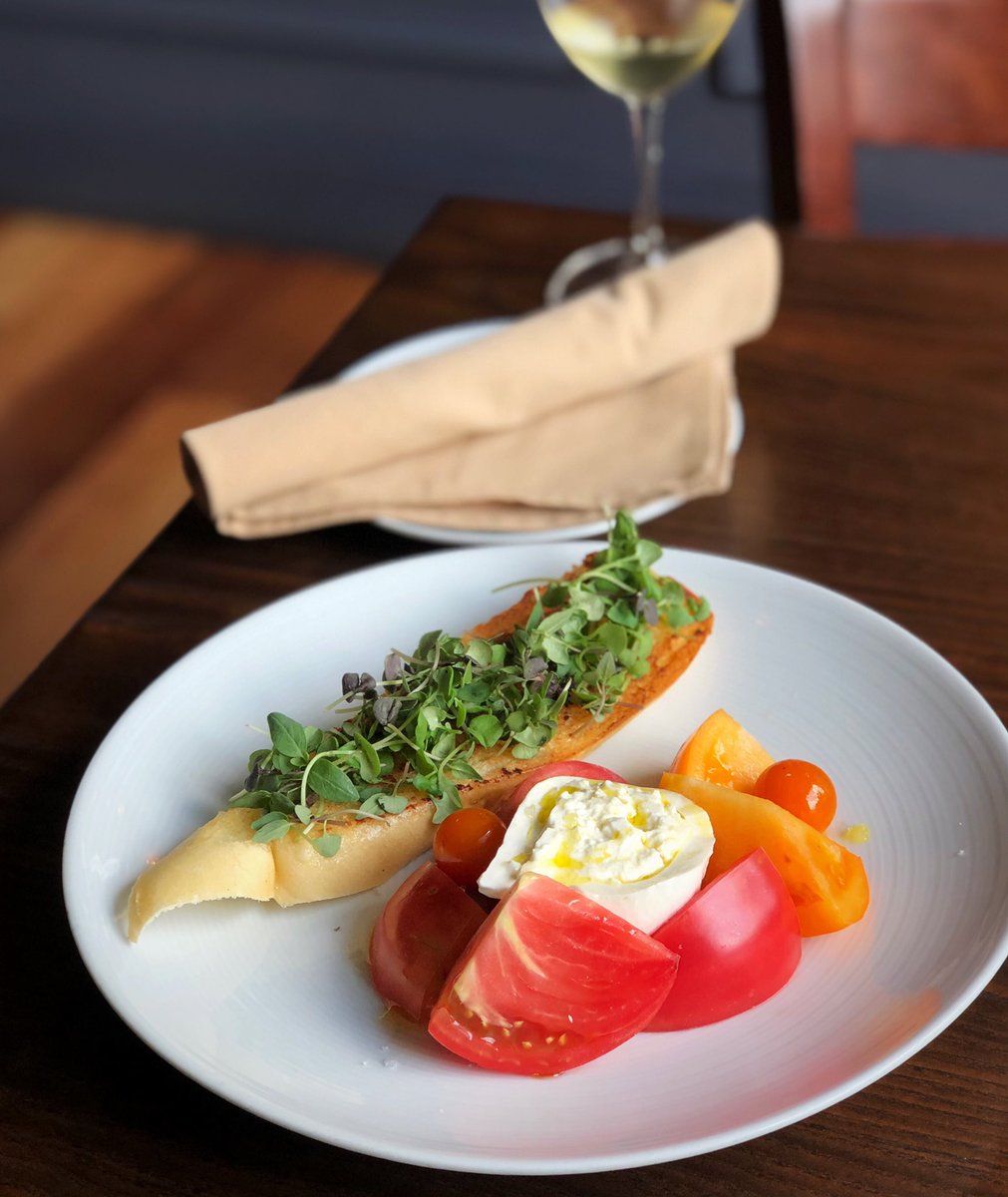 EarnestHideaway's tweet photo. Knowledge is knowing a tomato is a fruit. Wisdom is not putting it in a fruit salad.
•
Farm &amp; Fiddle Heirloom Tomatoes // burrata, toasted bread, local herbs, olive oil https://t.co/zPterexYQl