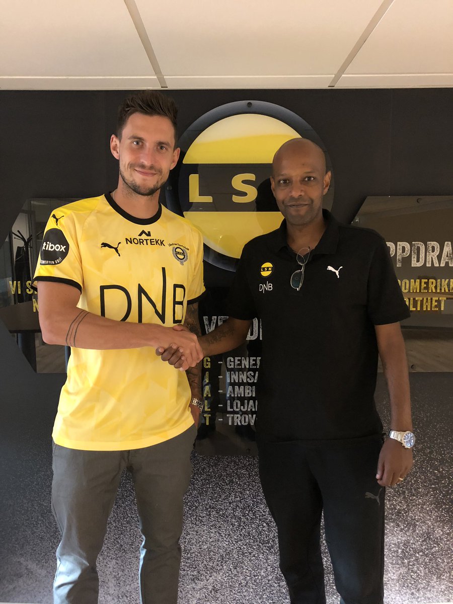 Dejlig årsdag <a href="/LillestromSK/">Lillestrøm SK</a> @Simon_LSK 💛🖤🤗