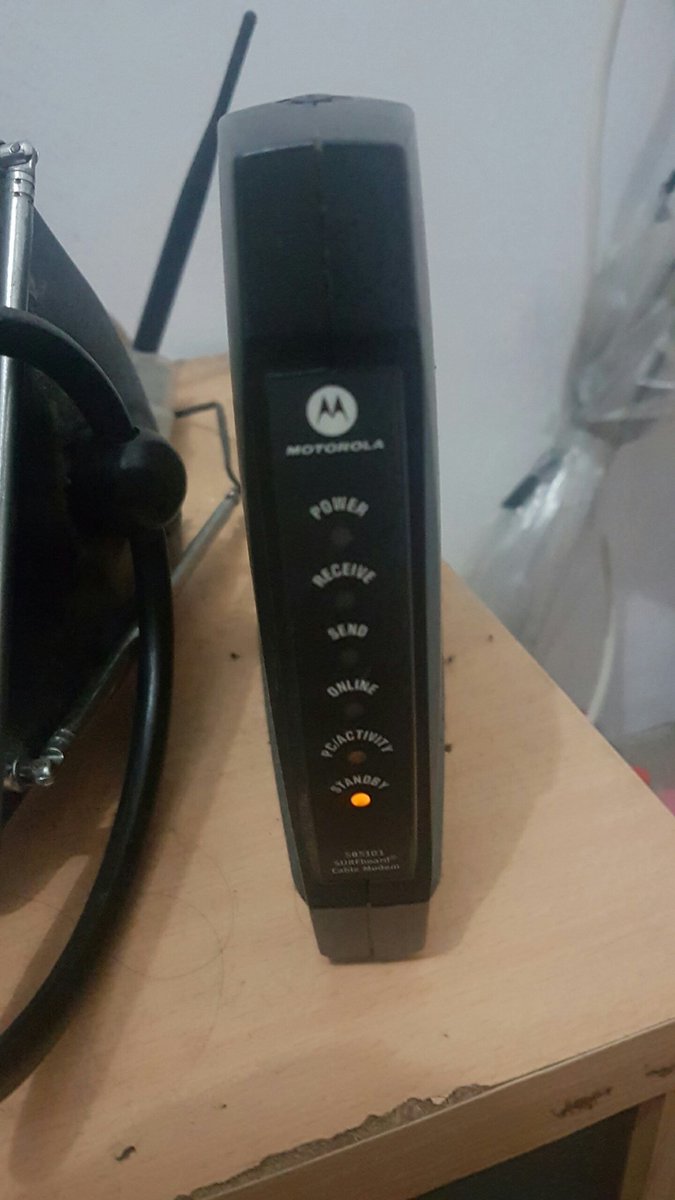 ilhammansiz1's tweet photo. @FirstMediaCares internet saya mati bisa tolong cekan 10580211 lampunya mati semua https://t.co/0d6DOjrbR6