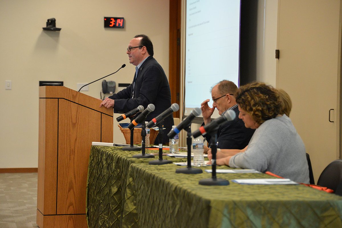 RichmondFed's tweet photo. Without #internet access, doing business, pursuing an education and securing employment is challenging. Last month, we talked about data behind the digital divide in rural and urban communities at #BaltimoreDataDay: https://t.co/20OZUp5UKp https://t.co/Zufm6Z23VJ