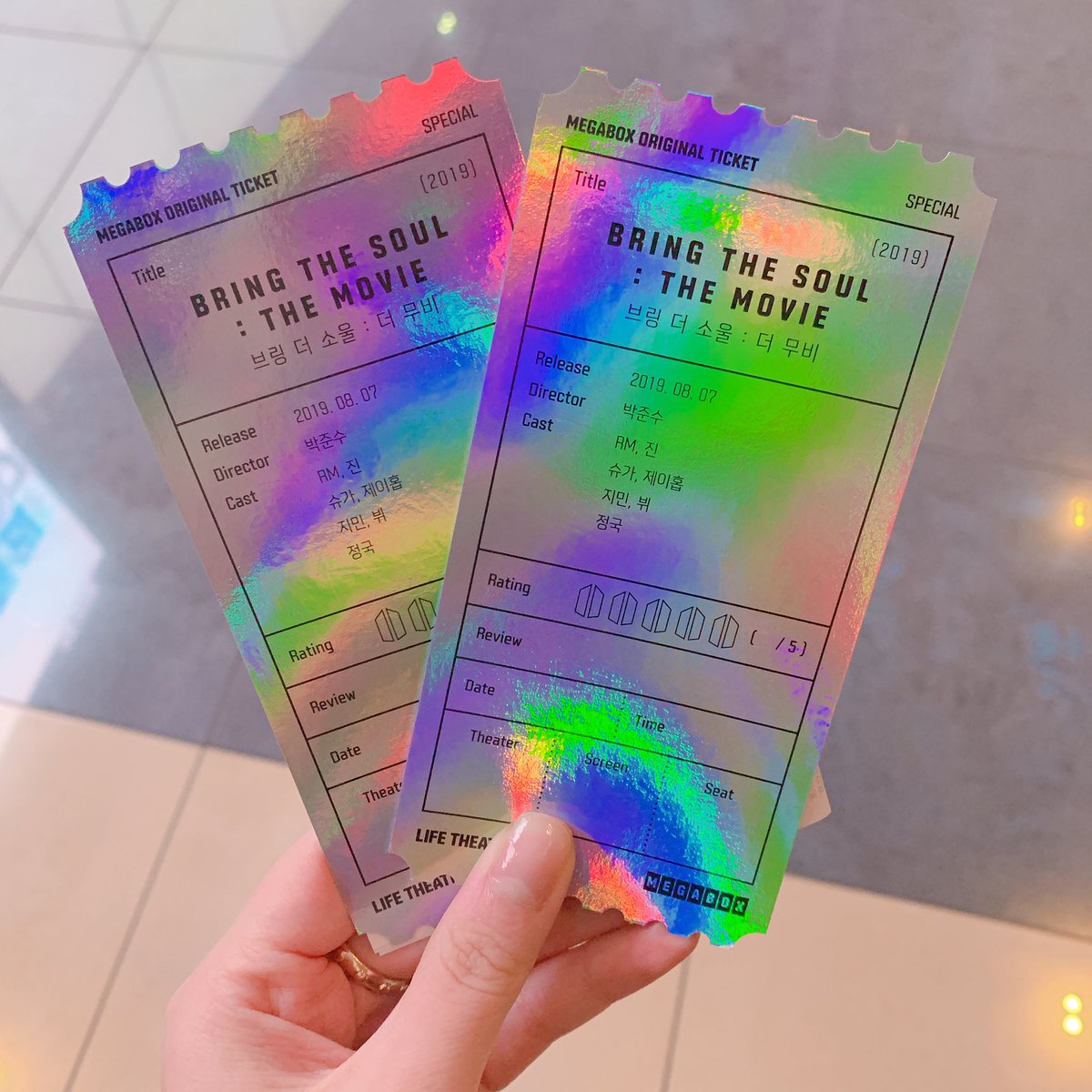 jjkl1997's tweet photo. The difference between the tickets to #BRINGTHESOUL_THEMOVIE in South Korea and country around the world: ¯\(°_o)/¯

South Korea          International
    Army:                       Army:
   (๑˙❥˙๑)                      (눈‸눈) https://t.co/QkelU0Eizh