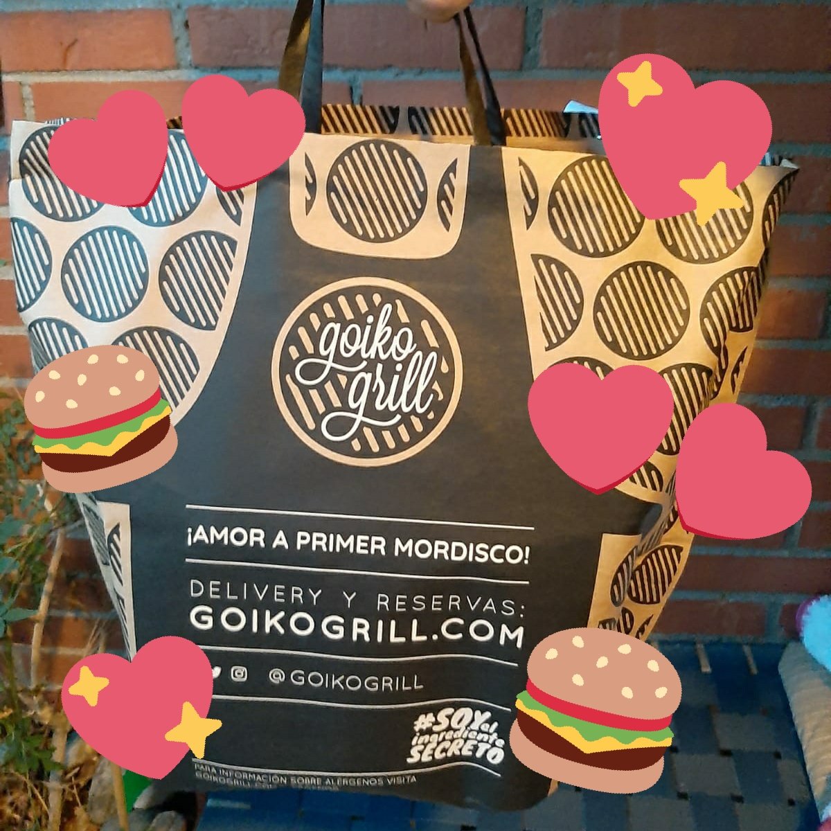 altinlover's tweet photo. Tss! Tss! 😜 @persa45
@GoikoGrill #IsInTheHouse con @Ariplago
#OperacionGoikini https://t.co/kvQwfhtkda