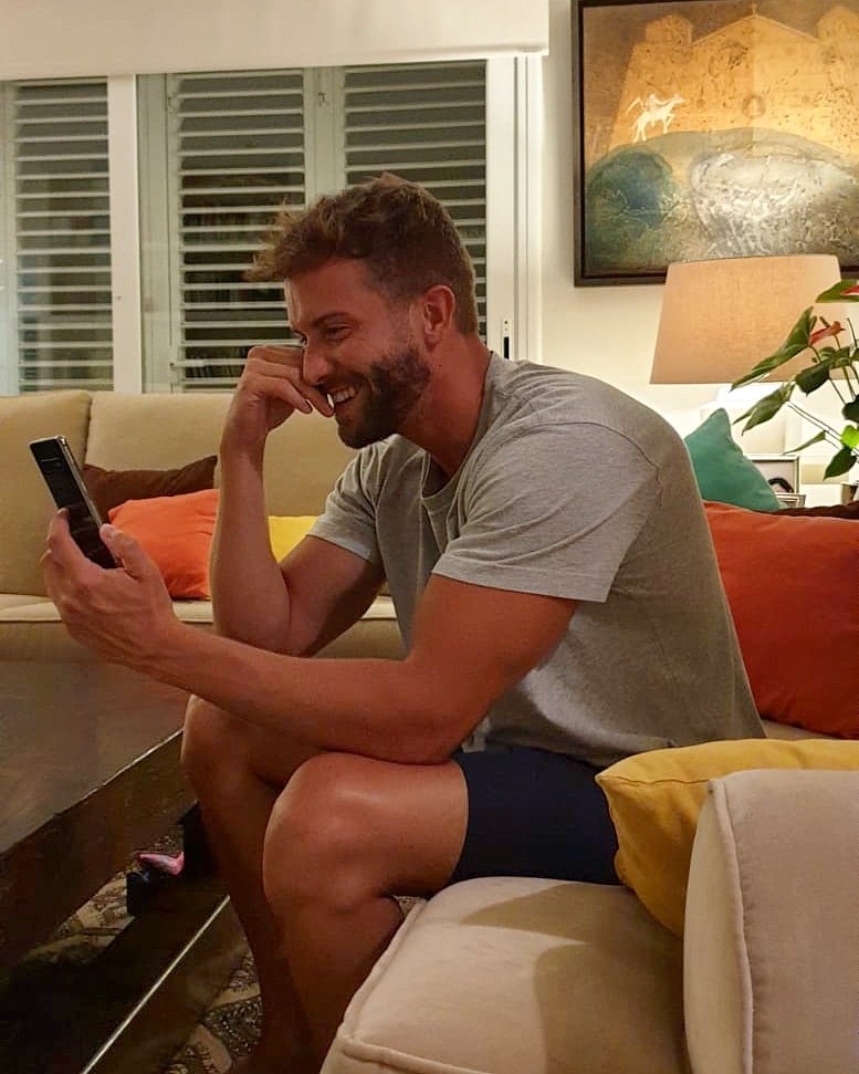 Viendo el estreno en streaming del nuevo @samsungespana #GalaxyNote10 . 
No puedo esperar mássssss, tiene pintón!!! 

#novedades #tecnologia #teamgalaxy #samsungevent 

bit.ly/31eEgEO