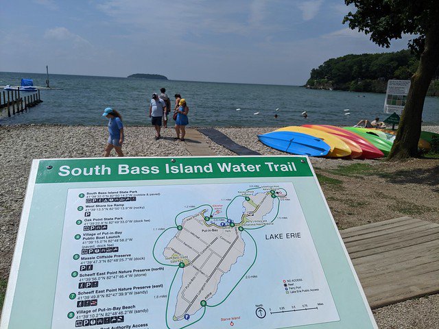 ohiodnr's tweet photo. Ohio makes Lake Erie Islands trail the 12th state water trail! https://t.co/8BUfuVDQzI 
#paddleohio #ohiofindithere https://t.co/lrRxAwdu0J