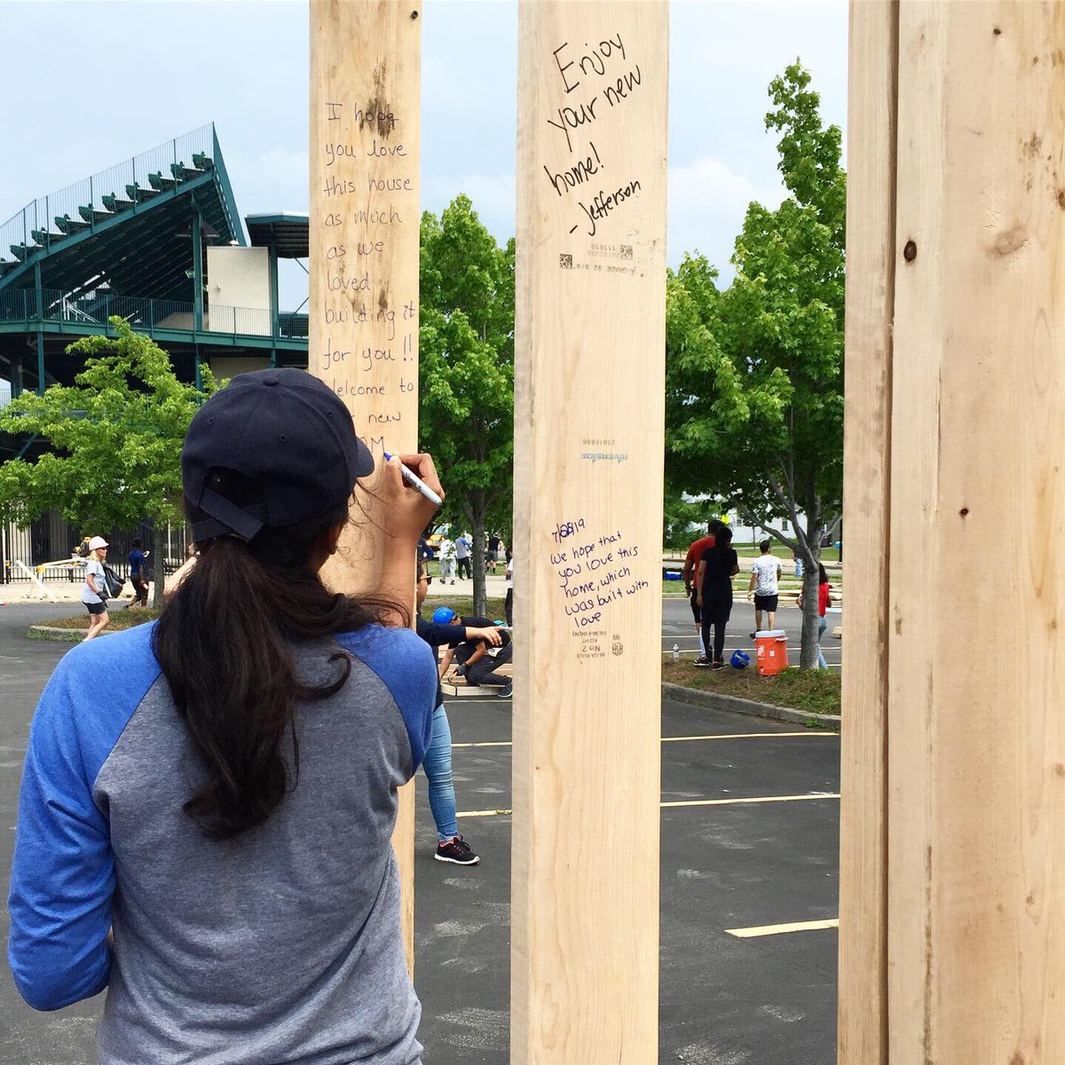 SimonSchool's tweet photo. During Orientation, our MBA Class of 2021 gave a new meaning to #SimonStrong by framing a house and building a few sheds for @rochabitat! 💪 We can’t wait to see what else they’ll accomplish in their time at Simon. https://t.co/GzR6PjFmP3
