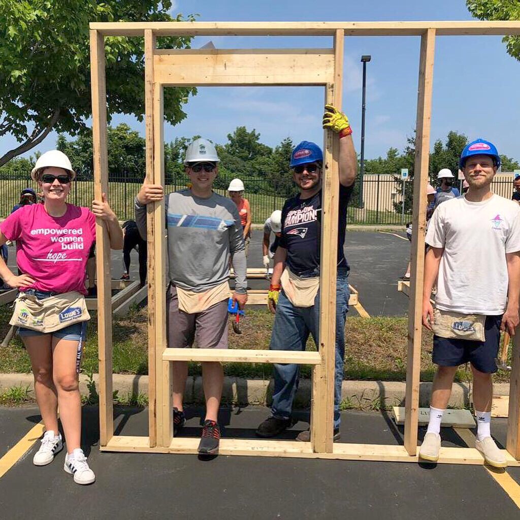 SimonSchool's tweet photo. During Orientation, our MBA Class of 2021 gave a new meaning to #SimonStrong by framing a house and building a few sheds for @rochabitat! 💪 We can’t wait to see what else they’ll accomplish in their time at Simon. https://t.co/GzR6PjFmP3