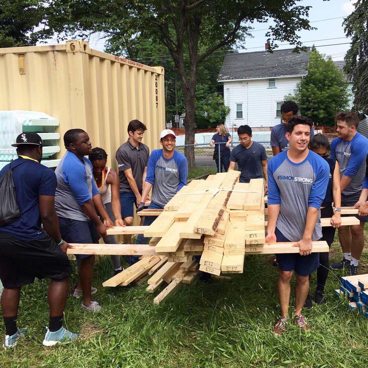 SimonSchool's tweet photo. During Orientation, our MBA Class of 2021 gave a new meaning to #SimonStrong by framing a house and building a few sheds for @rochabitat! 💪 We can’t wait to see what else they’ll accomplish in their time at Simon. https://t.co/GzR6PjFmP3