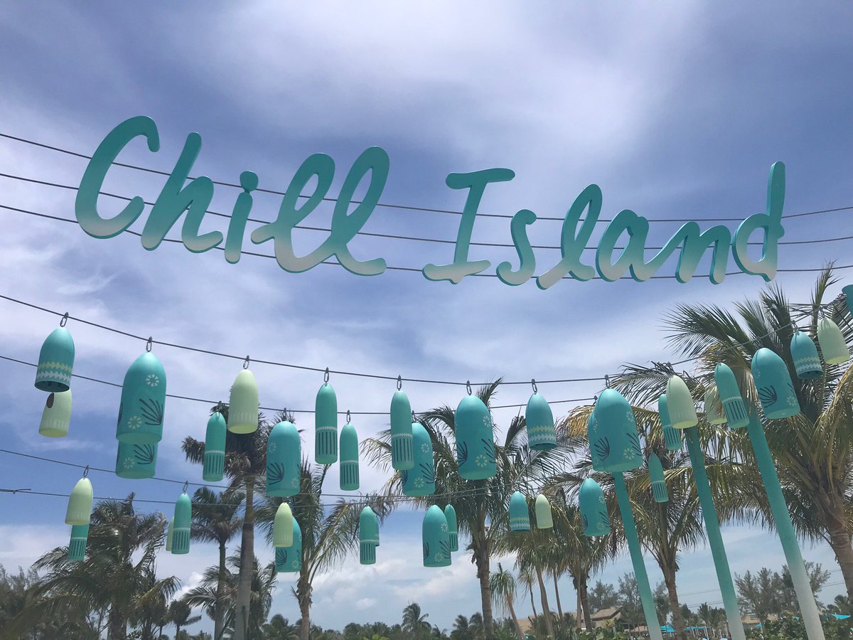 That moment when you are in paradise and your brain is just thinking “safe spot makeover” 🤦🏽‍♀️“Summer pd Selfie” #METeach #SummerSelfieBingo