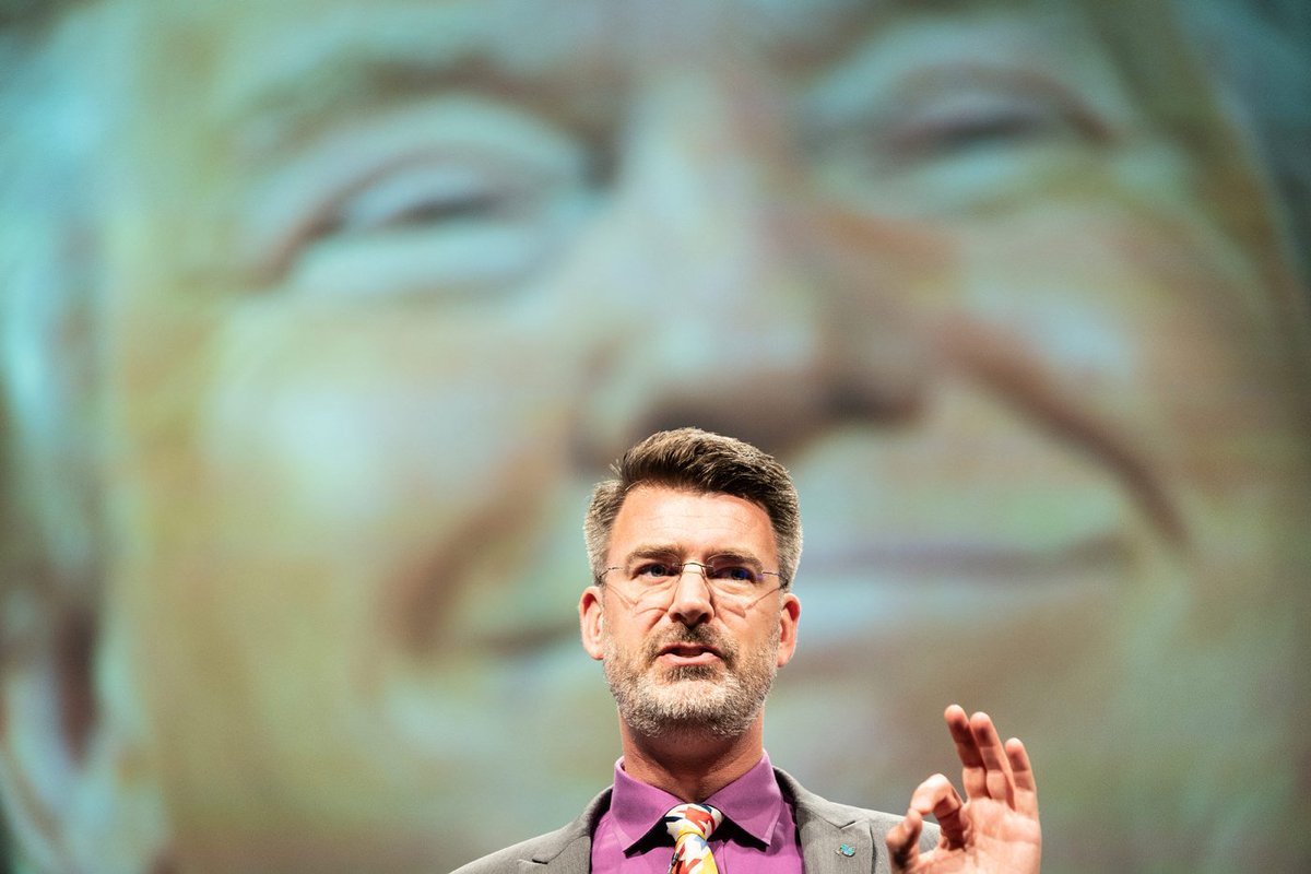 reportography's tweet image. A blog about photographing big conferences! :) reportography.london/conferences/lo…