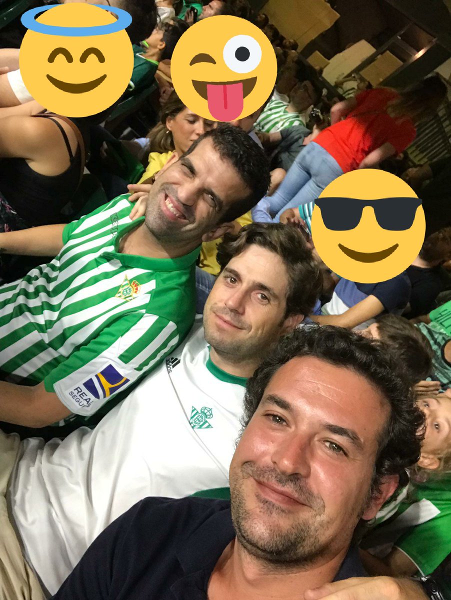 My_Weapon's tweet photo. Otro año junto a ti @RealBetis 💚

@carcasort 
@fgalnares82 https://t.co/yO3ct0NvaW