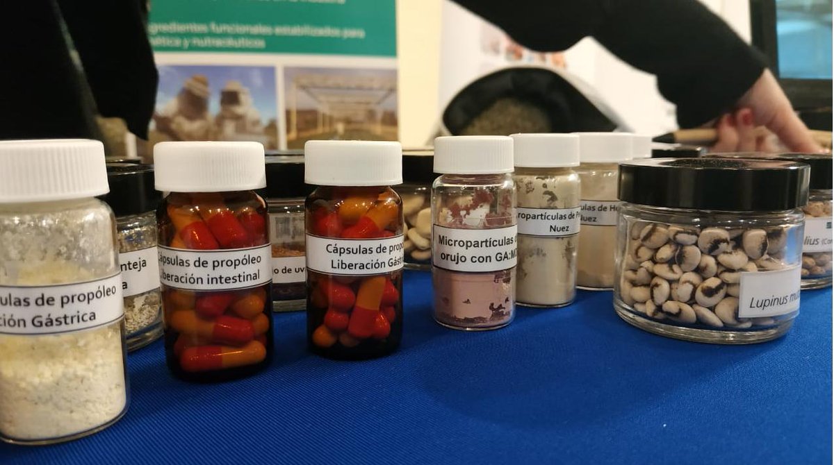 FraunhoferChile's tweet photo. En nuestro stand en #Tecfood, el equipo de trabajo del Centro de Biotecnología entrega detalles sobre el desarrollo de ingredientes inteligentes para elaborar alimentos más saludables y con menos aditivos artificiales. https://t.co/DYTlgZAEaM