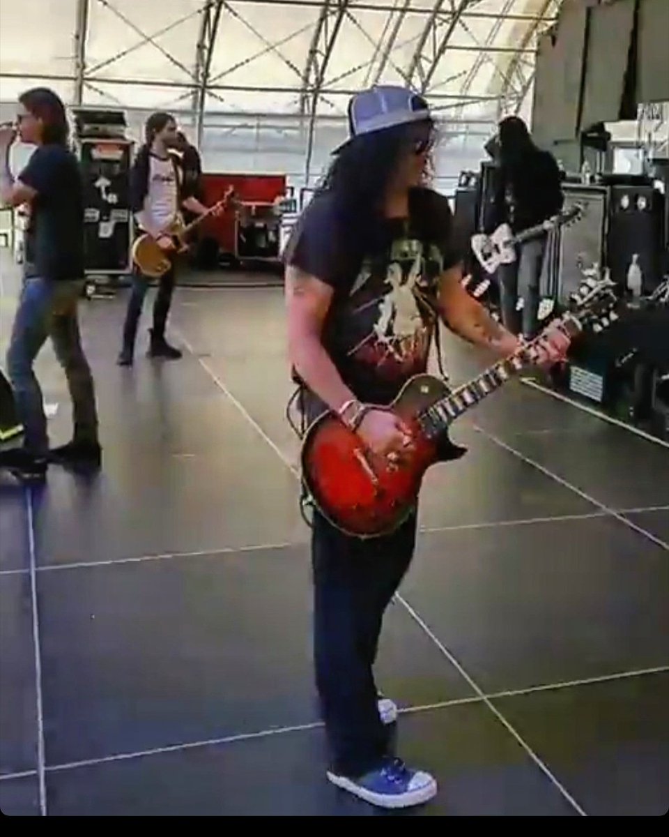 addict_slash's tweet photo. Soundcheck tonight gig #fortwayne 🇺🇲 @SweetPavilion #performancepavilion #livingthedream tour 2019 @slash feat @myleskennedy and #TheConspirators @Gaalbladderass @franksidoris @todddammitkerns #BrentFitz #toddKerns #frankSidoris #MylesKennedy #Slash #smkc 📷 thx Meegan https://t.co/kpmjZlNiYR