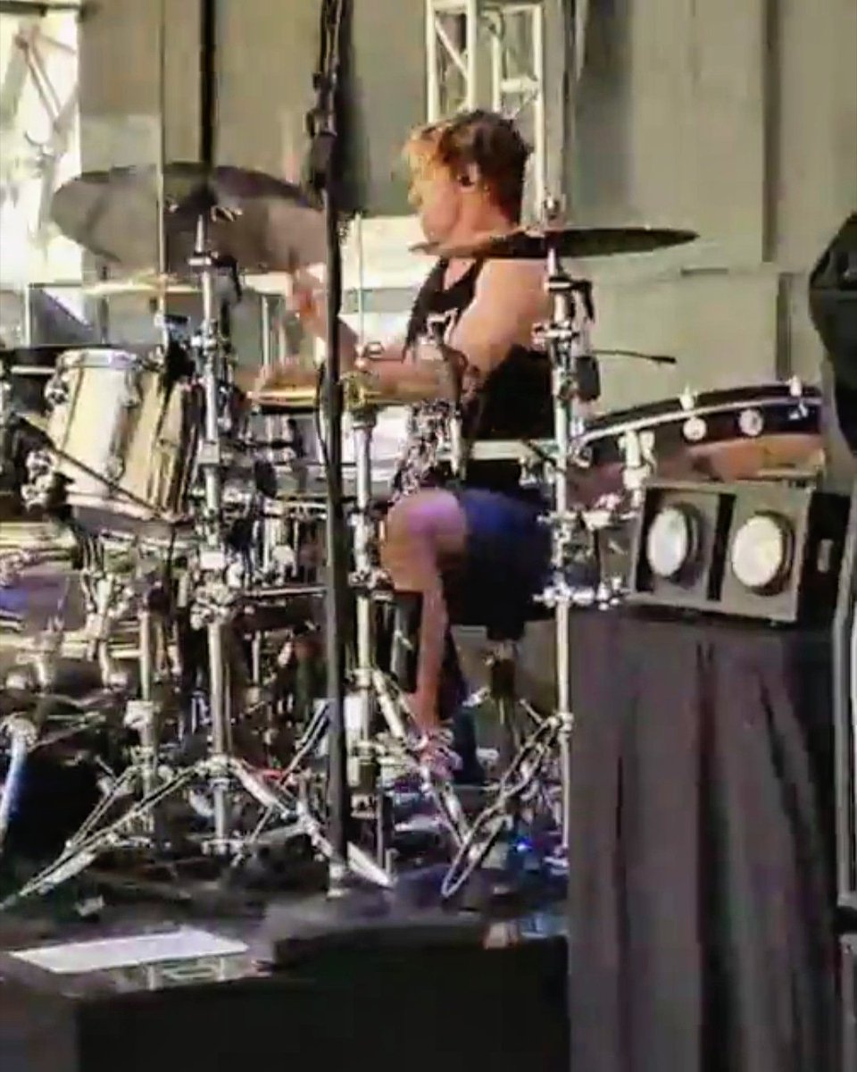addict_slash's tweet photo. Soundcheck tonight gig #fortwayne 🇺🇲 @SweetPavilion #performancepavilion #livingthedream tour 2019 @slash feat @myleskennedy and #TheConspirators @Gaalbladderass @franksidoris @todddammitkerns #BrentFitz #toddKerns #frankSidoris #MylesKennedy #Slash #smkc 📷 thx Meegan https://t.co/kpmjZlNiYR