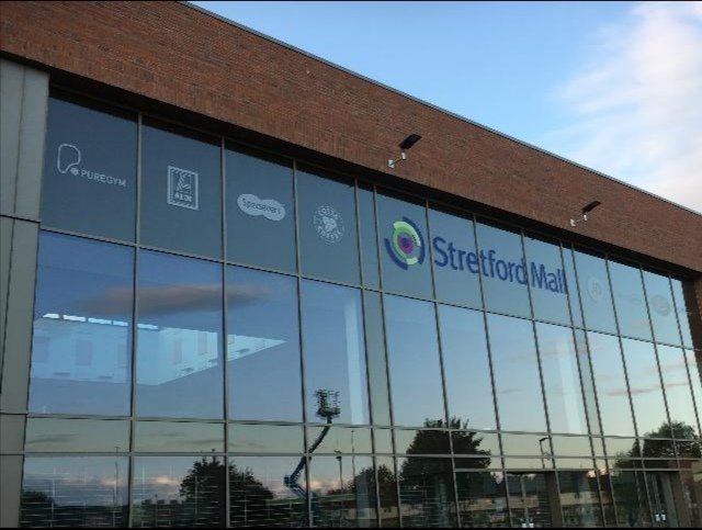SignsRW's tweet image. We've been working late this evening over at @StretfordMall putting some finishing touches to the fabulous new entrance ✨
Vinyl graphics all applied to the exterior windows 👍
#stretford #redevelopment #regeneration #branding #logos #signs #Manchester #m32