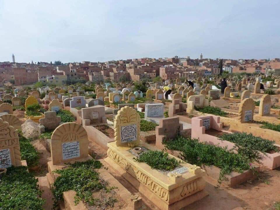 إقترب العيد ولنا في القّبور أحِبة ، فاللهُّم أنِر قبورهم برحمّتك⁦  ❤