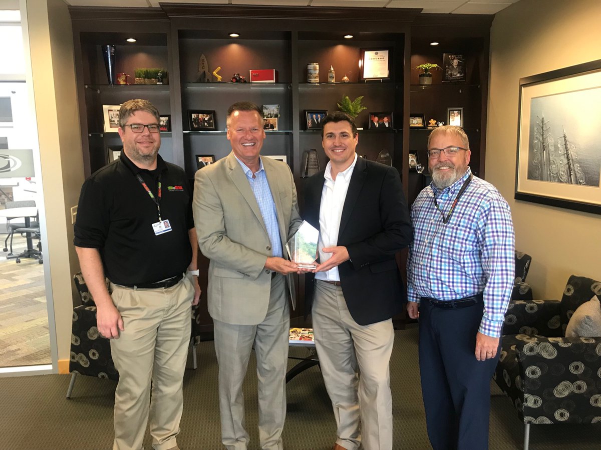 AlbrechtBryan's tweet image. Proud of our Learning Innovation Team for receiving the 2019 WolfVision Innovation award. Congratulations