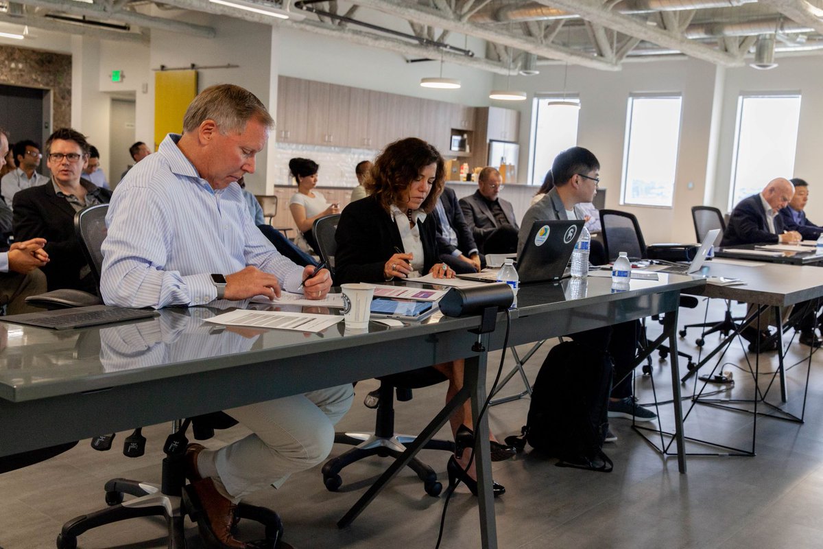 TeamUCIA's tweet photo. Throwback on InnoSTARS Seattle - we would like to give a big round of applause again to all judges, partners, and participants. Thank you for all your great support and participation. Stay connected for the next step to our exciting road trips and InnoSTARS finals in China! https://t.co/VANuc58U2Q