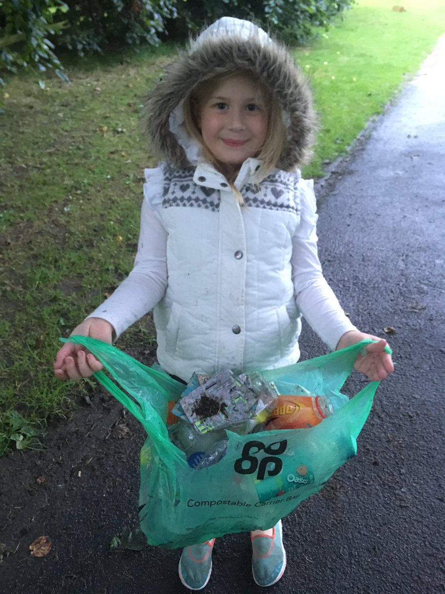 Proud of this wee munchkin! 🤩2 days in a row she has decided to clean up the rubbish from the lane after being horrified by those who #litter whilst walking our dogs! #Aberdeen #EcoWarrior #teachyourchildren #TakeAction #lookafterourplanet ✌🏻🌎🌱