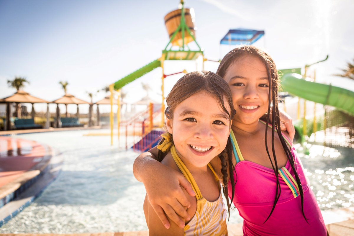 VisitCentralFL's tweet photo. Visit Central Florida this Fall and save 25% on your @balmoralflorida vacation! See offer: https://t.co/UDPm3oYhVb #VCFPartner https://t.co/2Ws6zo9hJ8